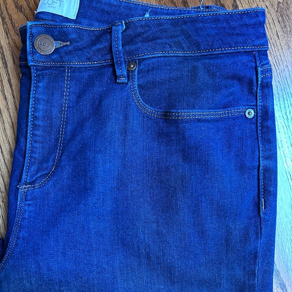 LOFT Curvy Mid Rise Skinny Jeans in Vintage Dark Wash - Picture 4 of 10